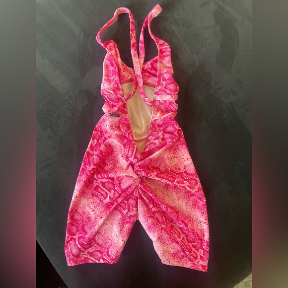 🩷 LiCi Fit - LOVE BITE SCRUNCH BIKER
JUMPSUIT - Small *SOLD OUT!!! 😍 - Picture 3 of 8